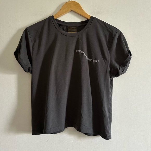 Gymshark Tops - Gymshark Charcoal Gray ‘Be A Visionary’ Embroidered Cropped Tee size Medium EUC